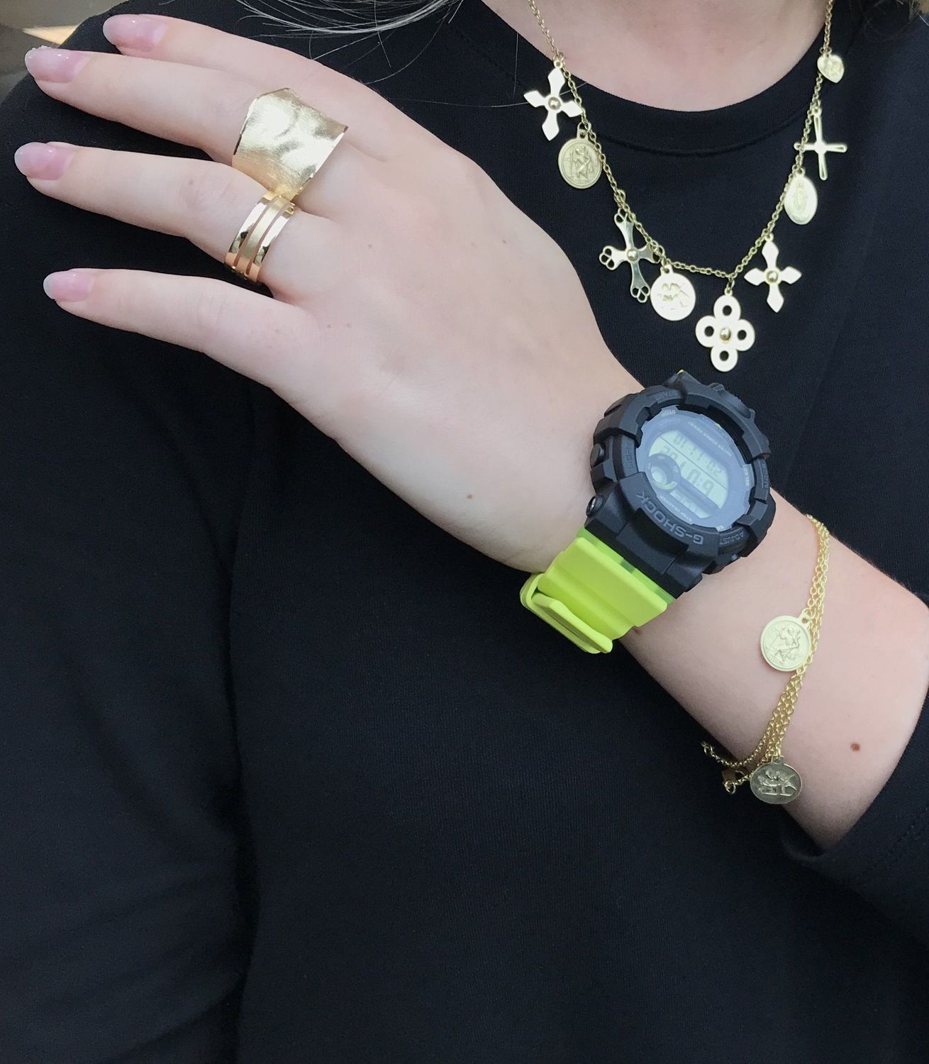 Pierścionek złoty szeroki 585 z eleganckim tłoczeniem DIA-PI-205310-585.jpg