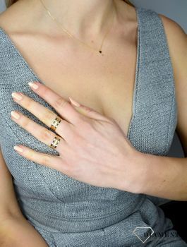 Złoty pierścionek 585 z eleganckim tłoczeniem DIA-PI-AN205295-585 Ponadczasowy wzór inspirowany ikonami sztuki jubilerskiej (1).JPG