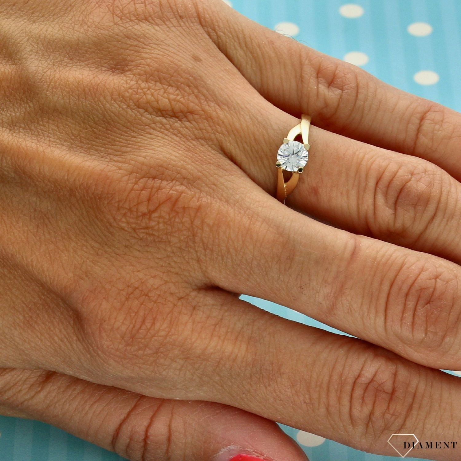 Złoty pierścionek 585 zaręczynowy szczęśliwy DIA-PRS-0399-585 (2).jpg