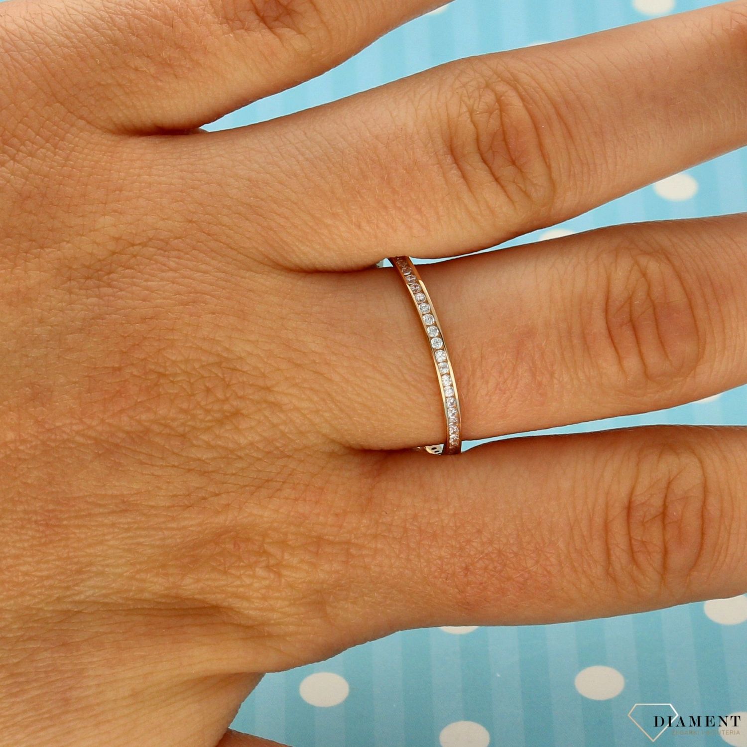 Złoty pierścionek 585 obrączka z cyrkonią DIA-PRS-0402-585 (1).jpg