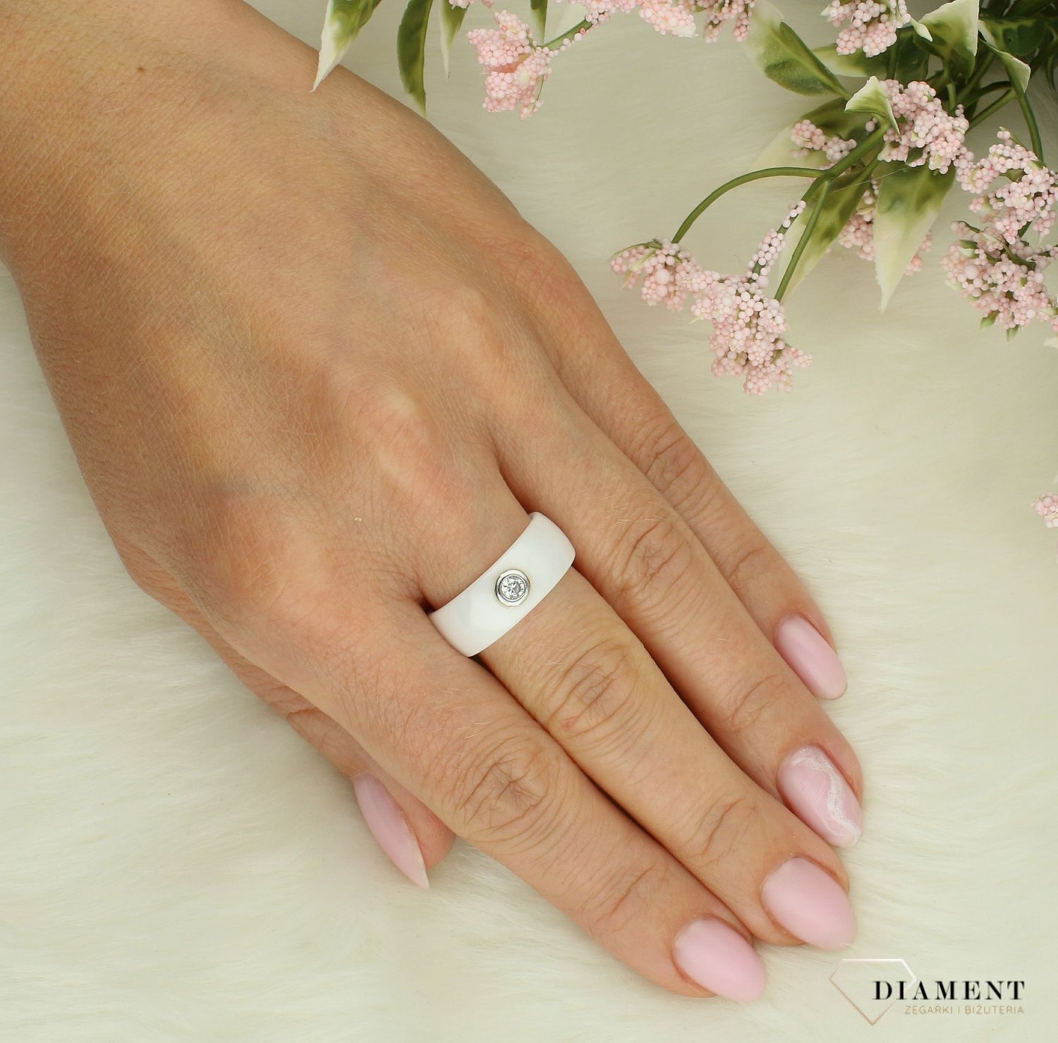 Srebrny pierścionek damski 925 z okrągłą cyrkonią DIA-PRS-4567-925. Srebrny pierścionek damski. Srebrny pierścionek z cyrkoniami. Pierścionek srebrny damski. Srebrny pierścionek na prezent dla kobiety..jpg