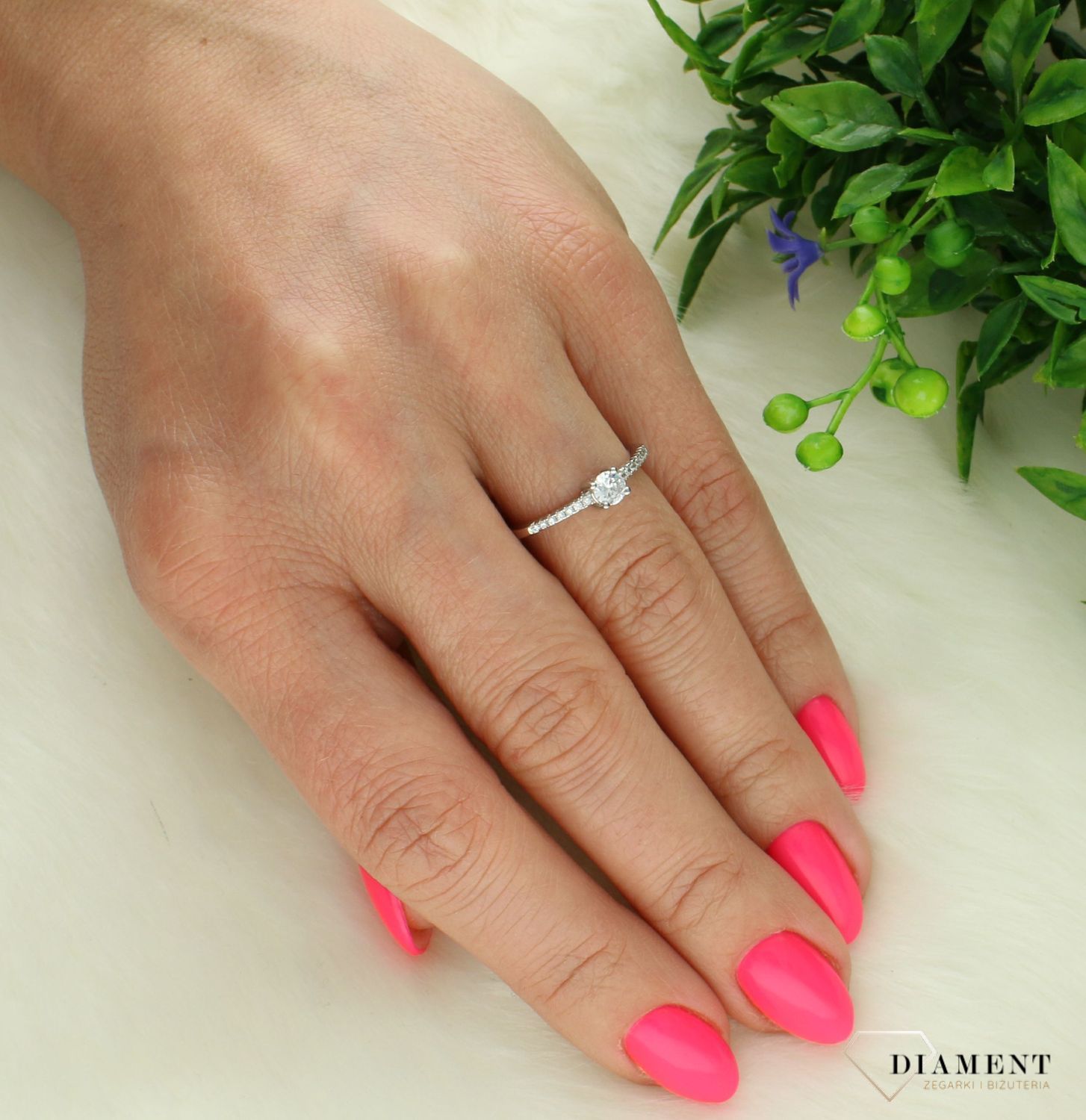 Srebrny pierścionek damski 925 z wystającą cyrkonią rozmiar 11 DIA-PRS-0651-925 (1).jpg