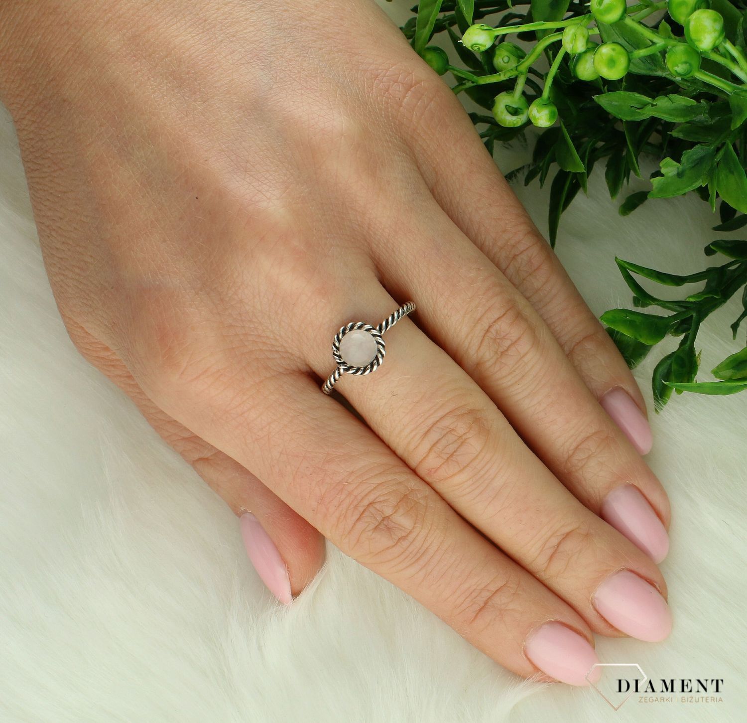 Srebrny pierścionek damski 925 z kwarcem różowym rozmiar 17 DIA-PRS-0654-925. Klasyczny pierścionek srebrny. Pierścionek srebrny z kamieniem Srebrny pierścionek dla kobiety. Pierścionek srebrny damski na prezent.2.jpg