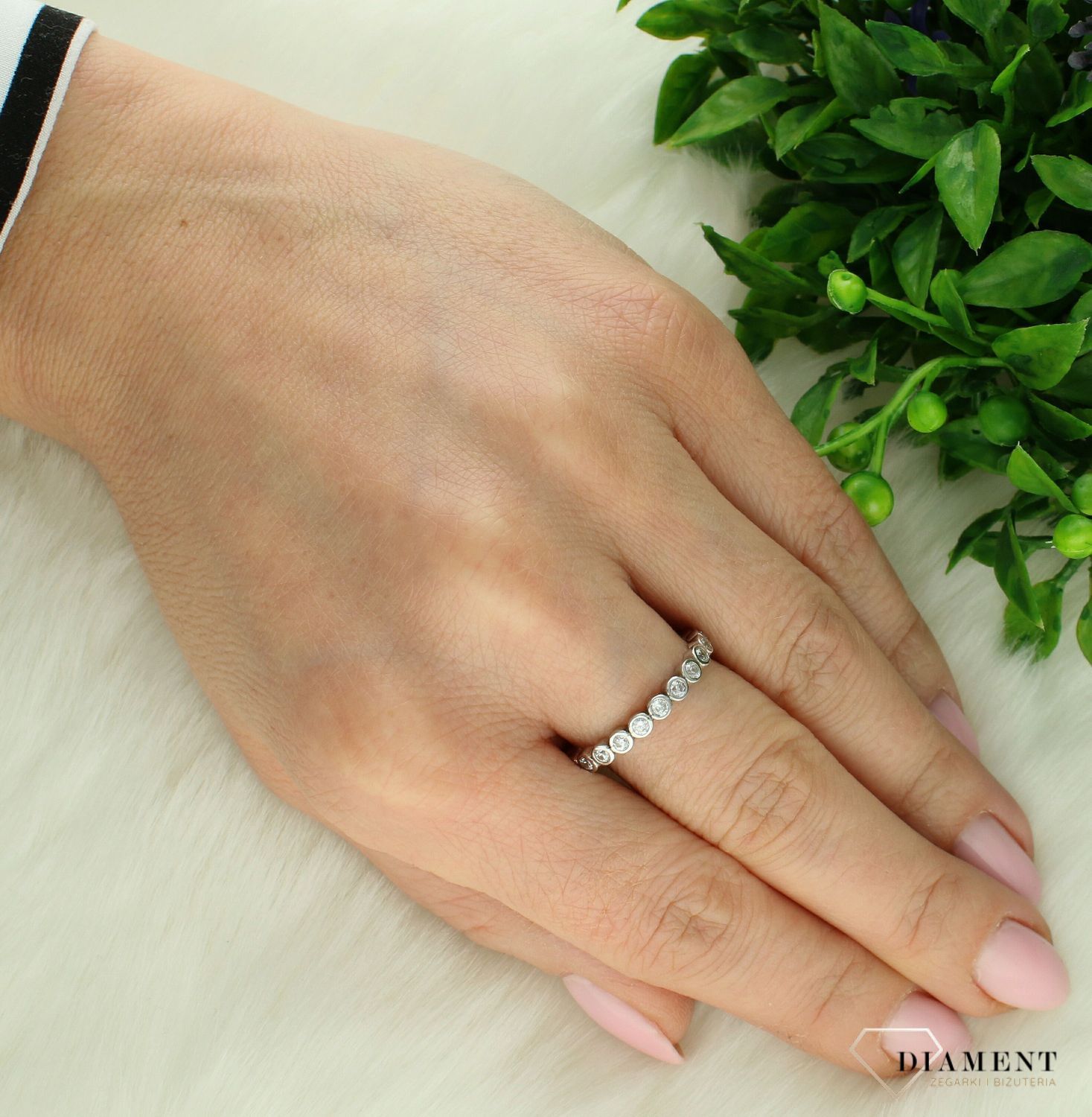 Srebrny pierścionek damski 925 delikatna obrączka z białą cyrkonią rozmiar 17 DIA-PRS-0665-925 (2).jpg