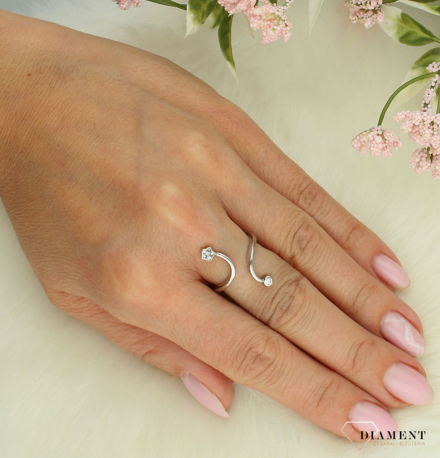 Srebrny pierścionek damski 925 z cyrkoniami rozmiar 13 DIA-PRS-0667-925.jpg