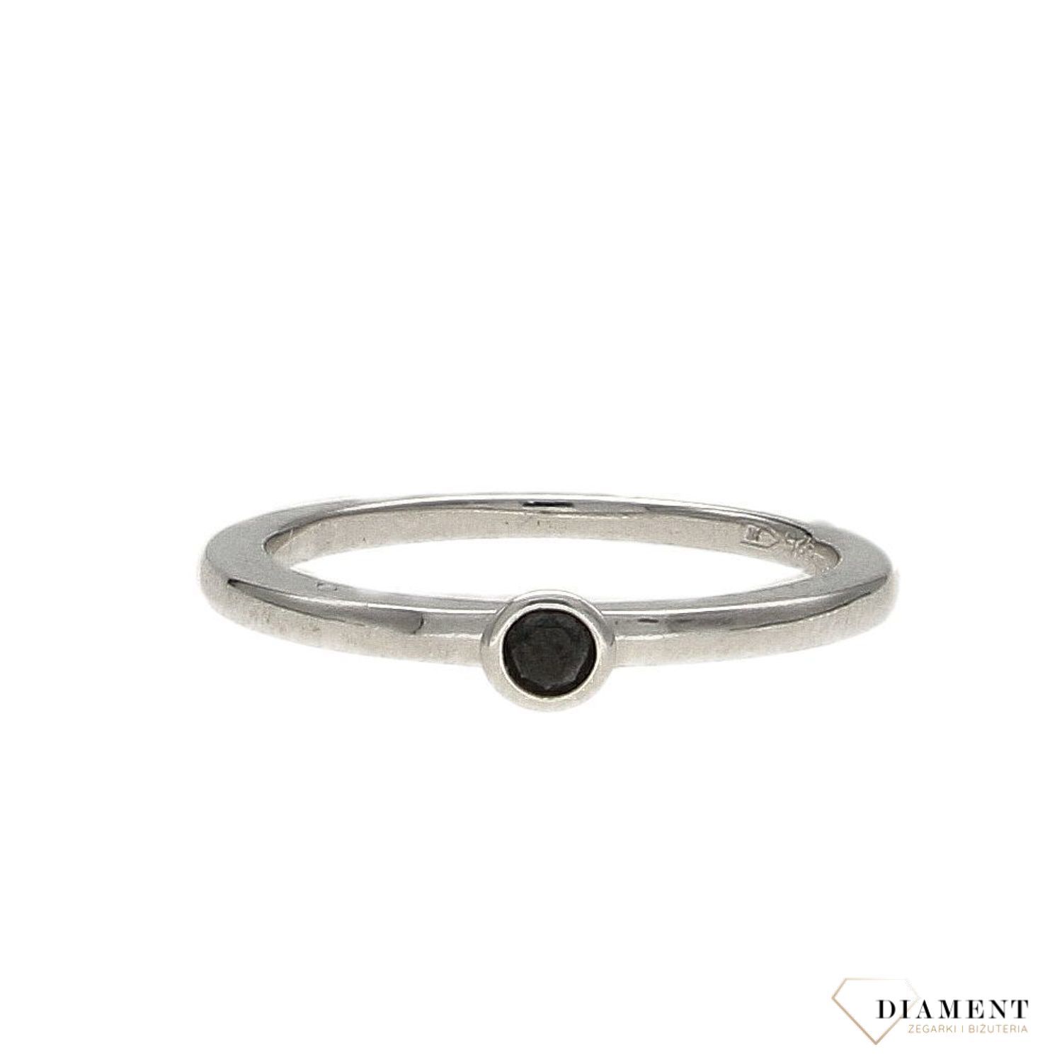 Pierścionek srebrny z czarnym oczkiem Dall'Acqua.jpg