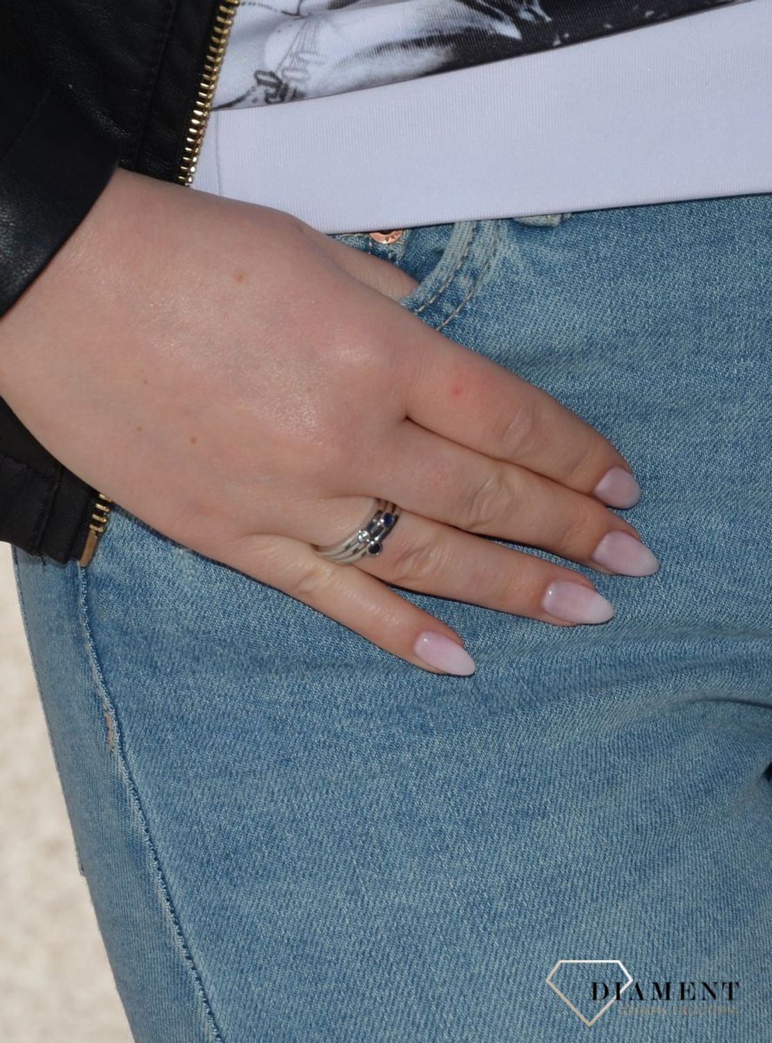 Pierścionek srebrny delikatny granatowa cyrkonia Dall'Acqua DIA-PRS-0956-925v.jpg