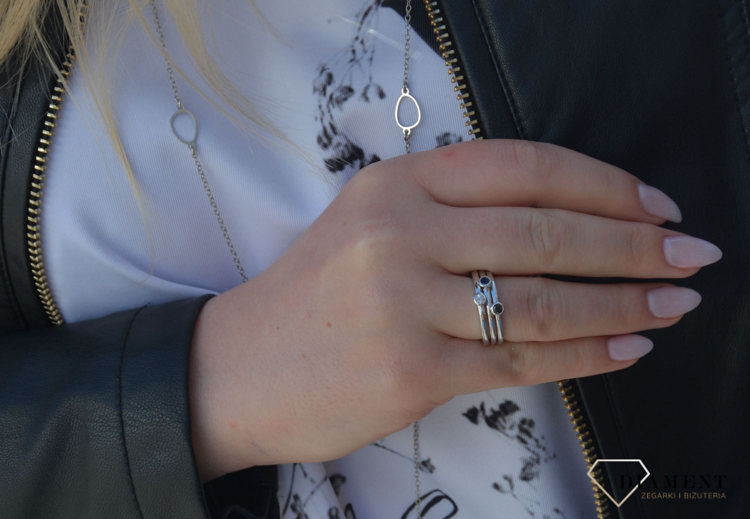 Pierścionek srebrny delikatny granatowa cyrkonia Dall'Acqua DIA-PRS-0956-925v.jpg