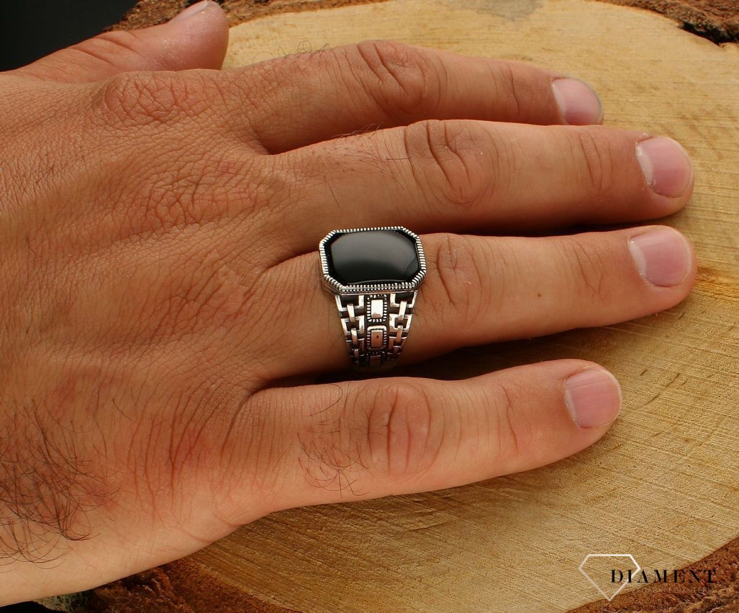 Srebrny sygnet męski 925 z czarnym prostokątnym onyksem DIA-PRS-10015-925. Srebrne sygnety na prezent dla mężczyzny. Srebrny sygnet oksydowany. Srebrny sygnet z onyksem (3).jpg