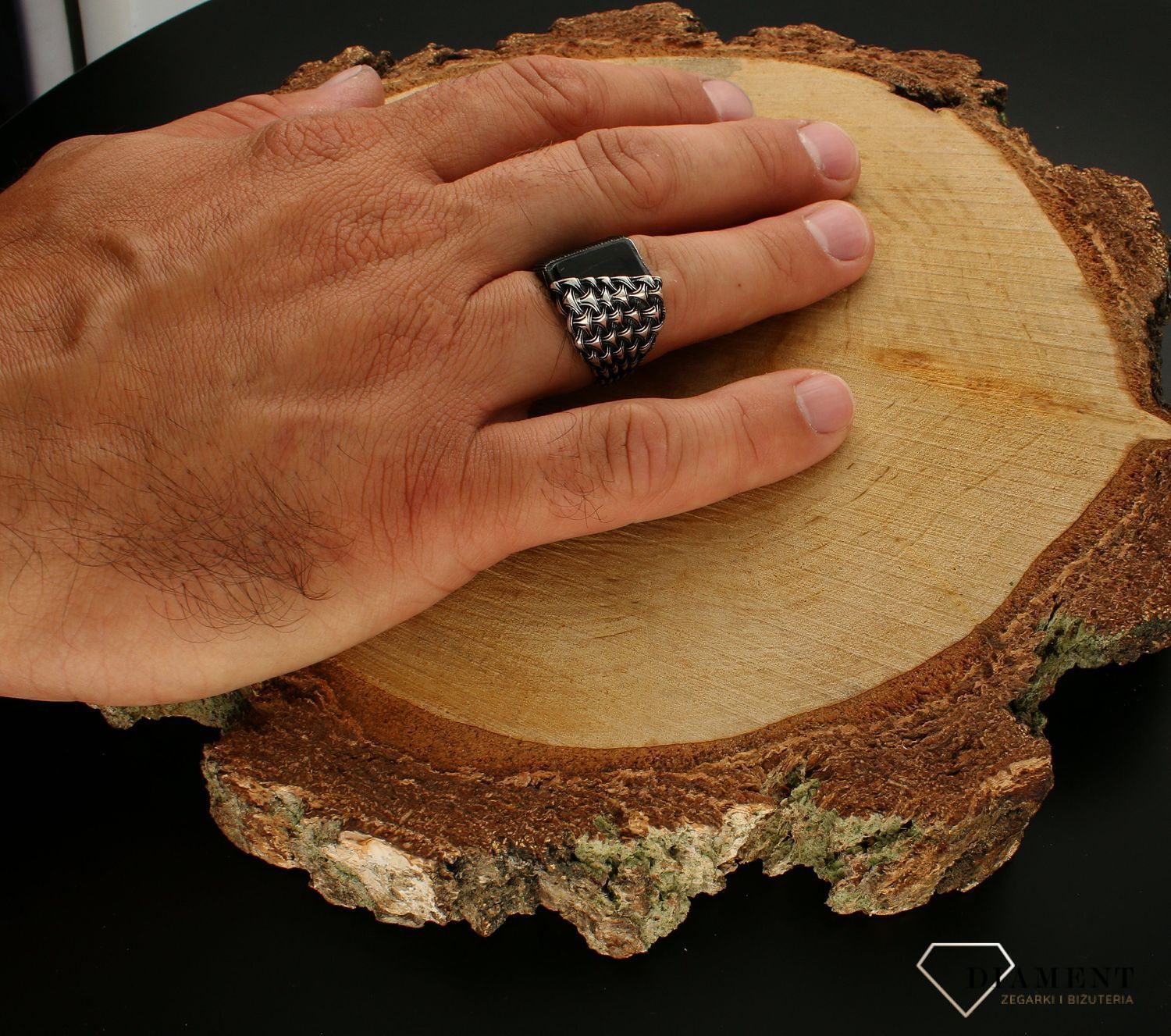 Srebrny sygnet męski 925 w czarnym kolorze z onyksem DIA-PRS-10016-925. Srebrne sygnety na prezent dla mężczyzny. Srebrny sygnet oksydowany. Srebrny sygnet z onyksem (3).jpg