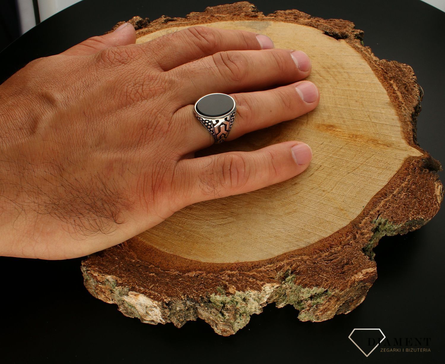 Srebrny sygnet męski 925 z czarnym owalnym onyksem DIA-PRS-10018-925. Srebrne sygnety na prezent dla mężczyzny. Srebrny sygnet oksydowany. Srebrny sygnet z onyksem.  (3).jpg