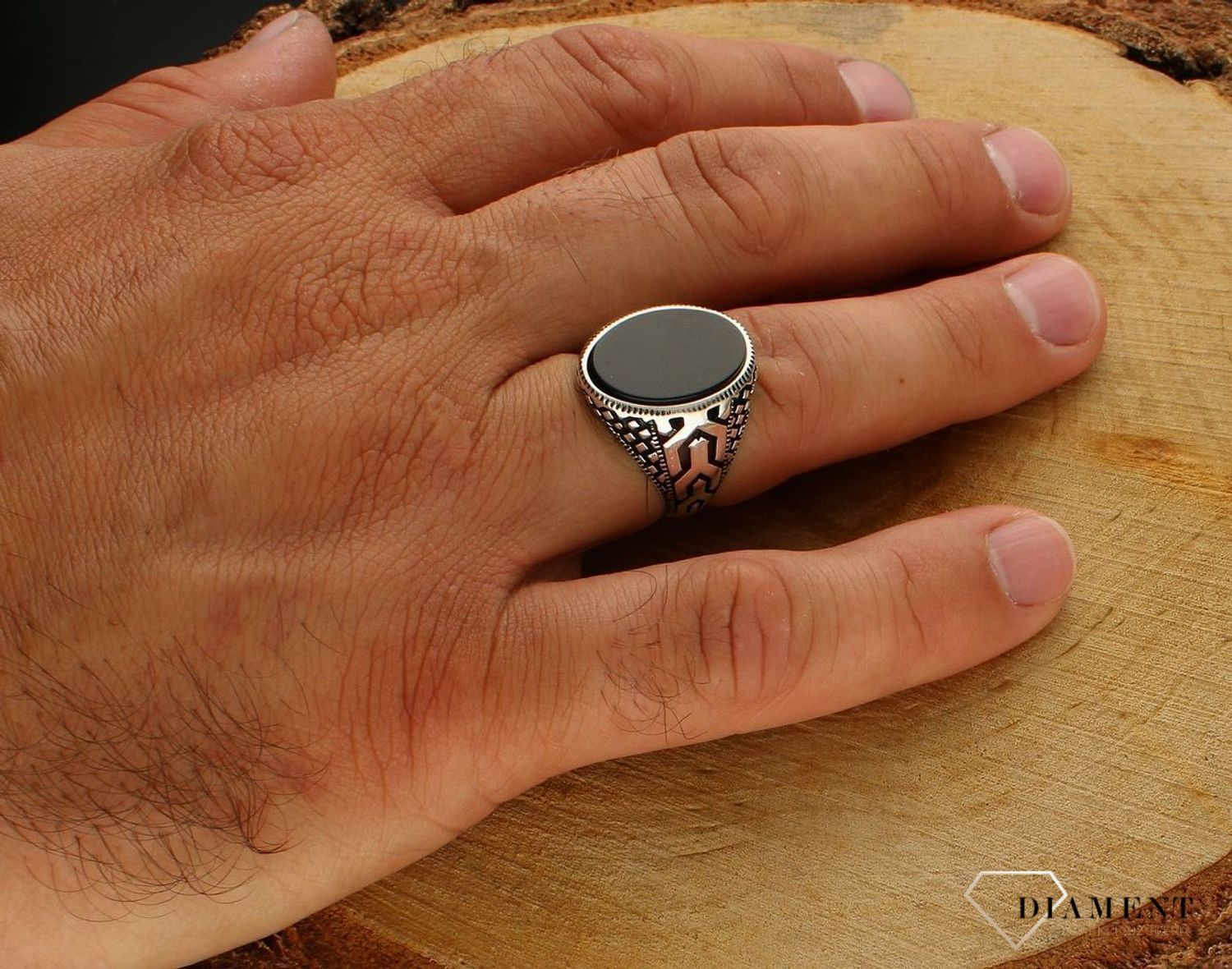 Srebrny sygnet męski 925 z czarnym owalnym onyksem DIA-PRS-10018-925. Srebrne sygnety na prezent dla mężczyzny. Srebrny sygnet oksydowany. Srebrny sygnet z onyksem.  (3).jpg