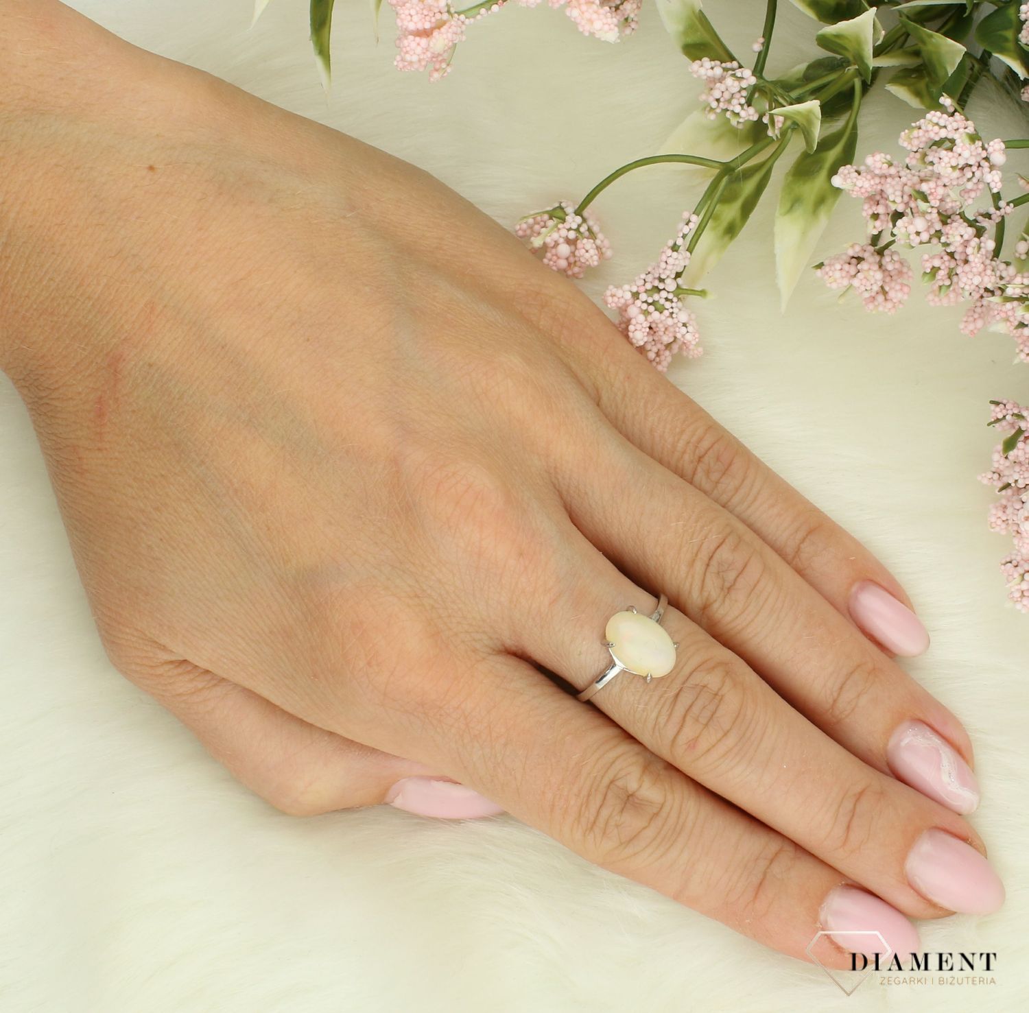 Srebrny pierścionek damski 925 z mlecznym opalem rozmiar 16 DIA-PRS-10095-925.jpg