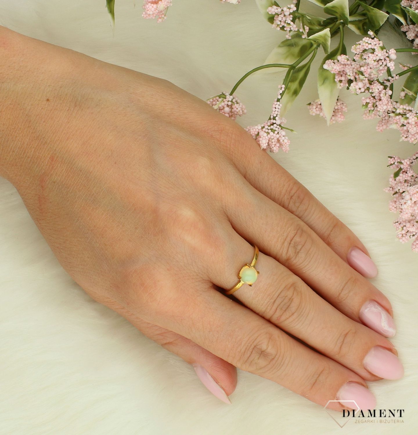 Srebrny pierścionek damski 925 pozłacany z kamieniem księżycowym rozmiar 14 DIA-PRS-10098-925. Srebrny pierścionek damski. Pierścionek damski z kamieniem naturalnym. Srebrny pierścionek damski na prezent..jpg