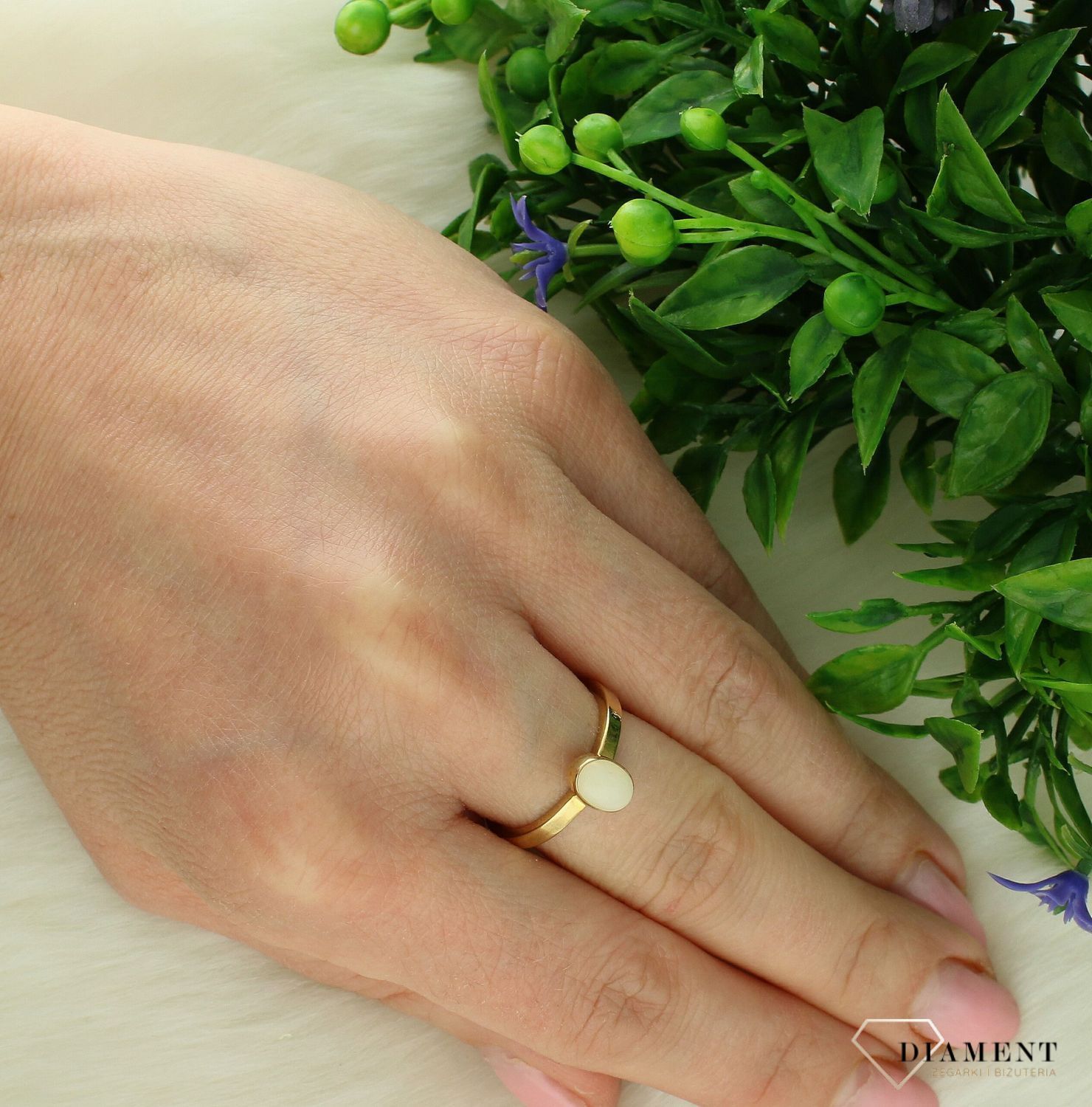 Srebrny pierścionek damski 925 mleczny opal rozmiar 13 DIA-PRS-10103-925. Srebrny pierścionek damski. Pierścionek damski srebrny z mlecznym opalem. Pierścionek srebrny damski na prezent. (2).jpg