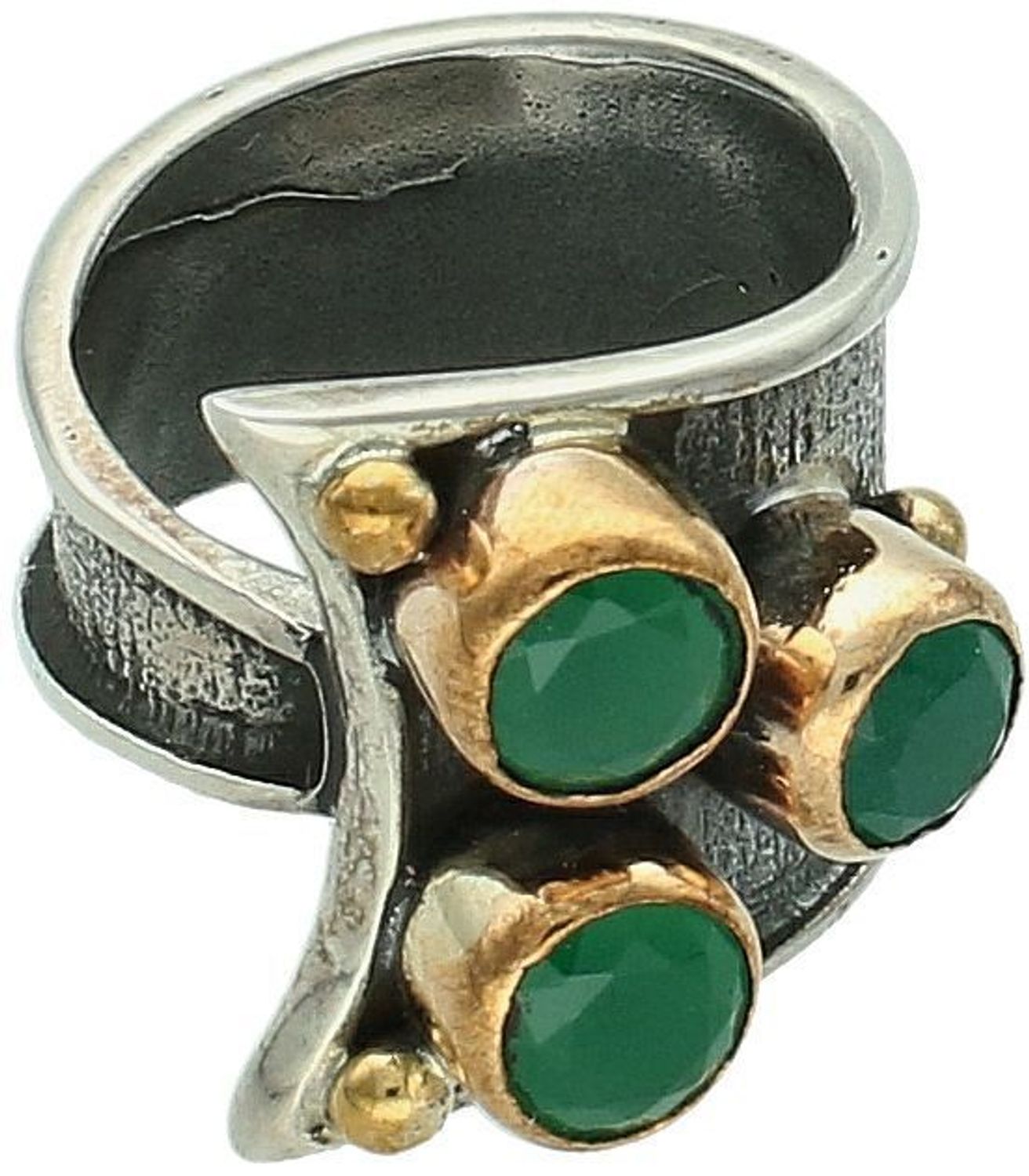 Pierścionek damski srebrny 925 zdobiony trzema naturalnymi szmaragdami. Waga 10,14 g, szerokość górna 2,0 cm, dolna część szyny od 6 mm do 1,5 cm. Wyjątkowa i elegancka biżuteria.1.jpg