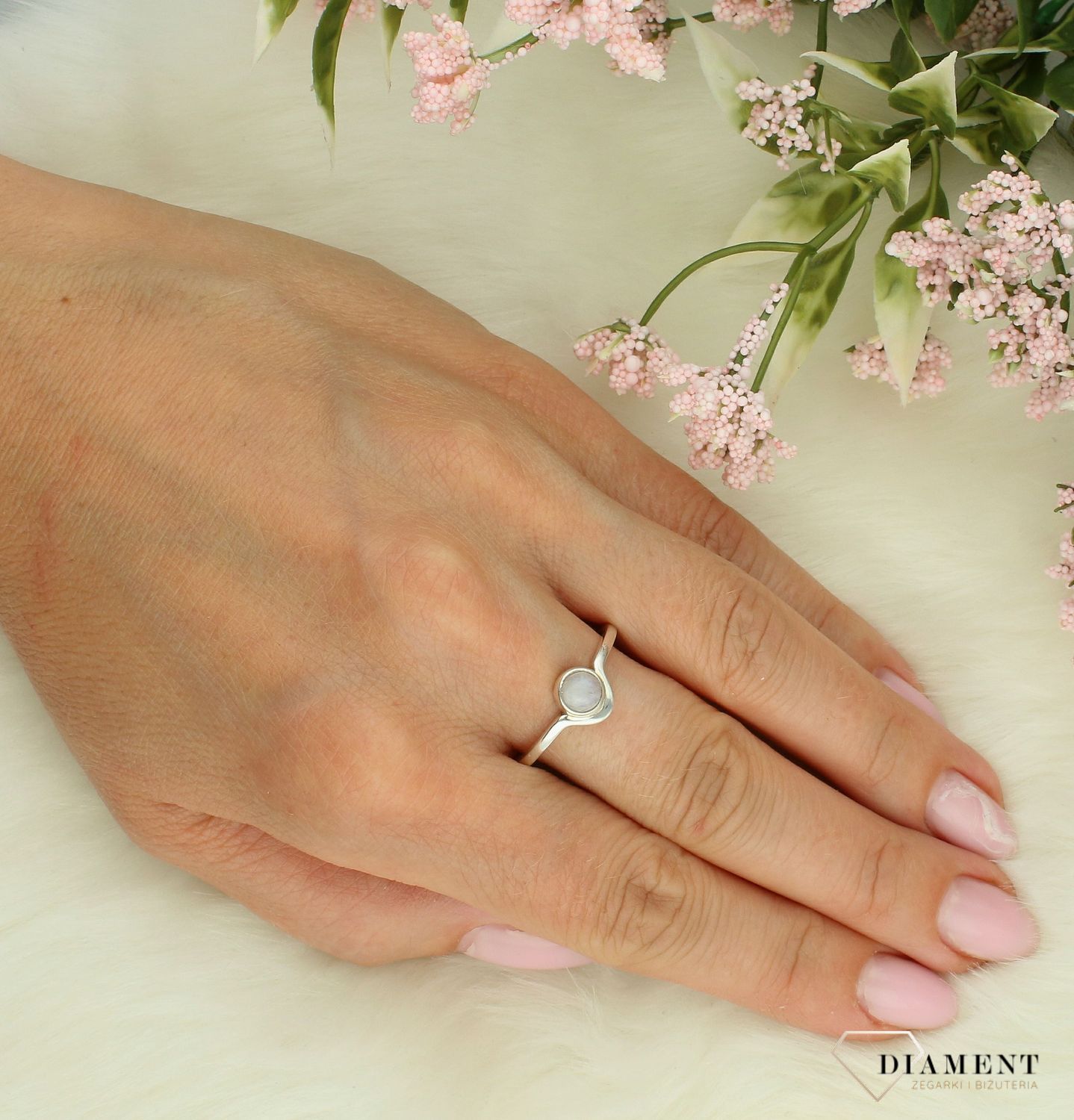 Srebrny pierścionek damski 925 z kamieniem księżycowym rozmiar 21 DIA-PRS-10136-925. Srebrny pierścionek damski. Pierścionek damski z kamieniem naturalnym. Srebrny pierścionek damski na prezent..jpg