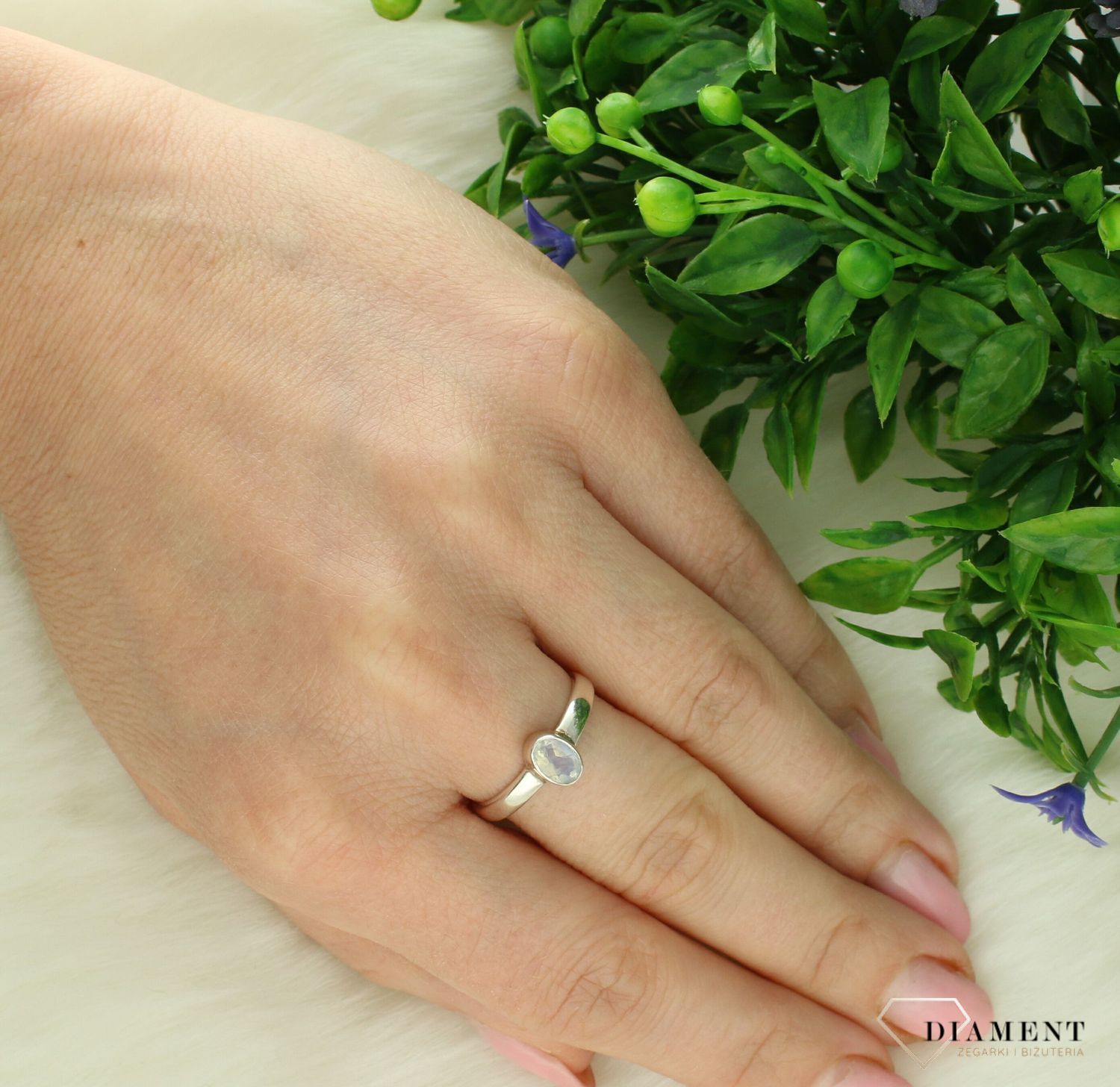 Srebrny pierścionek damski 925 z kamieniem księżycowym rozmiar 15 DIA-PRS-10137-925. Srebrny pierścionek damski. Pierścionek damski srebrny z kamieniem księżycowym. Pierścionek srebrny damski na prezent.5.jpg