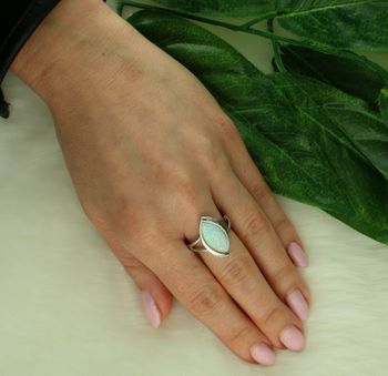 Srebrny pierścionek damski 925 z dużym białym opalem DIA-PRS-10196-925. Srebrny pierścionek damski. Pierścionek srebrny z opalem. Pierścionek srebrny z dużym kamieniem naturalnym. Pierścionek srebrny damski z opalem na preze (1).jpg