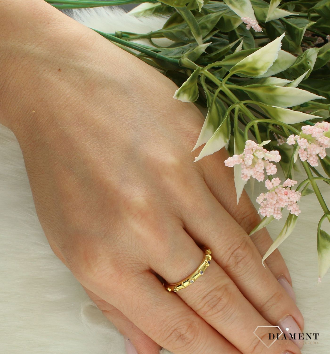 Srebrny pierścionek damski 925 pozłacana obrączka z kolorowymi cyrkoniami DIA-PRS-10197-925 2.jpg