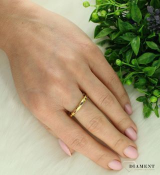 Srebrny pierścionek damski 925 pozłacana obrączka DIA-PRS-10198-925 (1).jpg