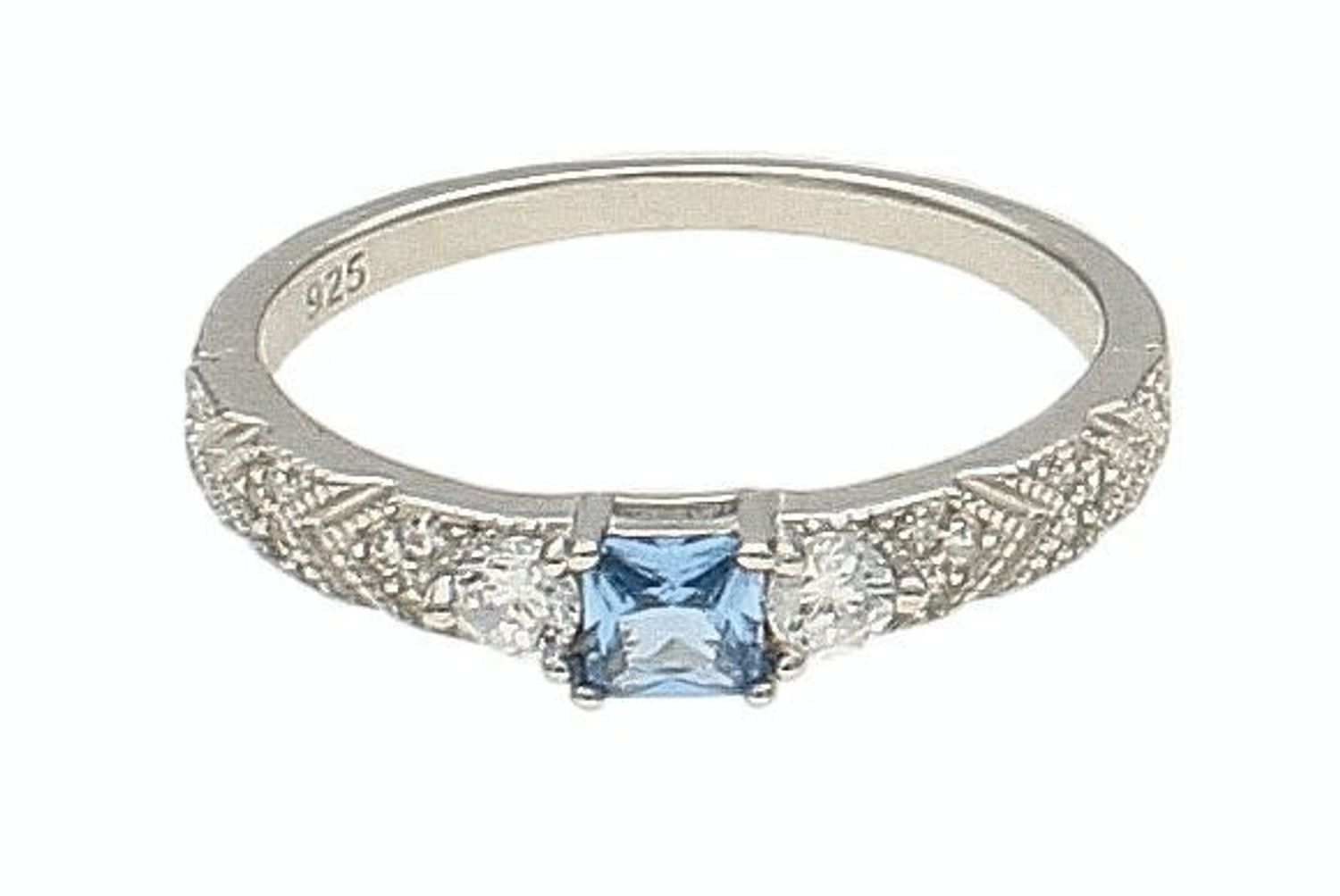 Srebrny pierścionek damski 925 z niebieską cyrkonią DIA-PRS-10200-925.  Srebrny pierścionek damski. Pierścionek srebrny z cyrkonią. Srebrny pierścionek damski z niebieską cyrkonią. Pierścionek damski na prezent.5.jpg