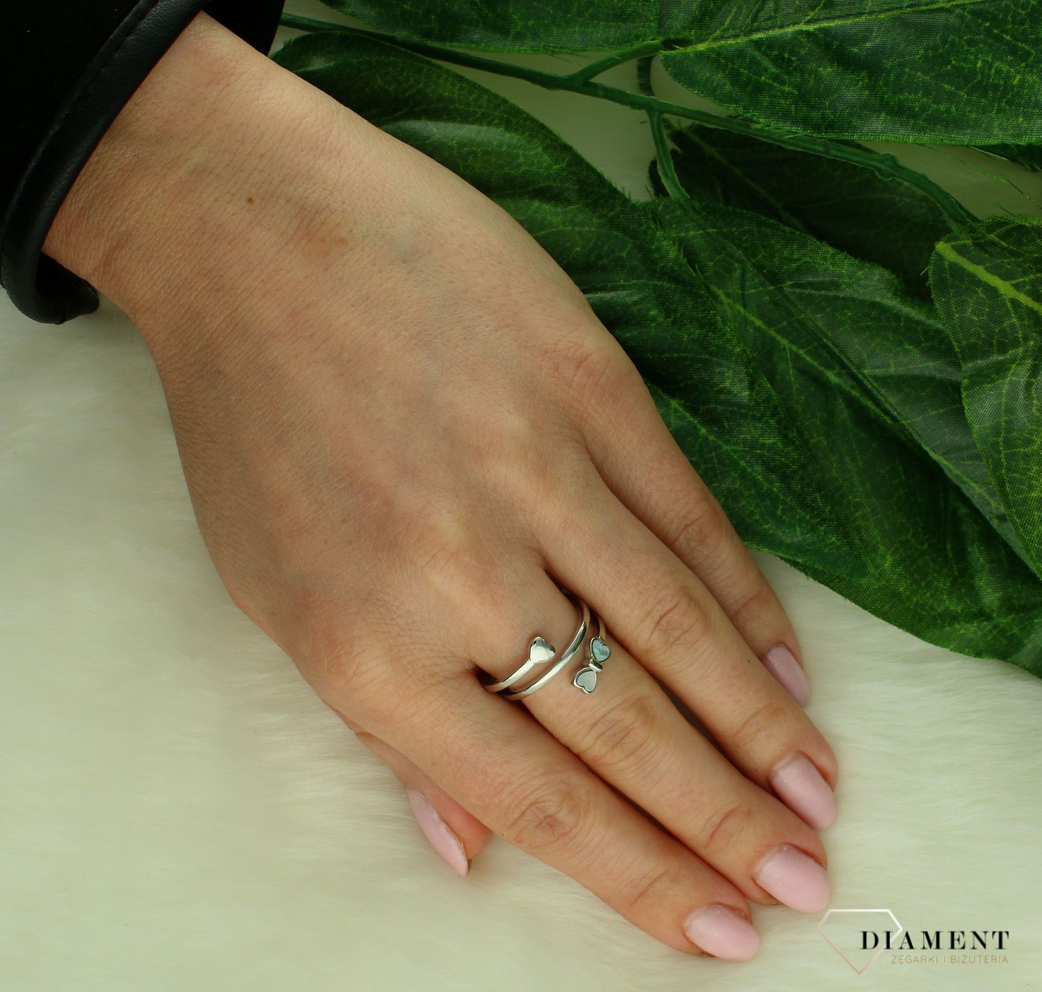 Srebrny pierścionek damski 925 serca z masą perłową DIA-PRS-10210-925. Srebrny pierścionek damski. Pierścionek damski z masą perłową. Srebrny pierścionek serca dla kobiety. Pierścionek srebrny na prezent (2).jpg