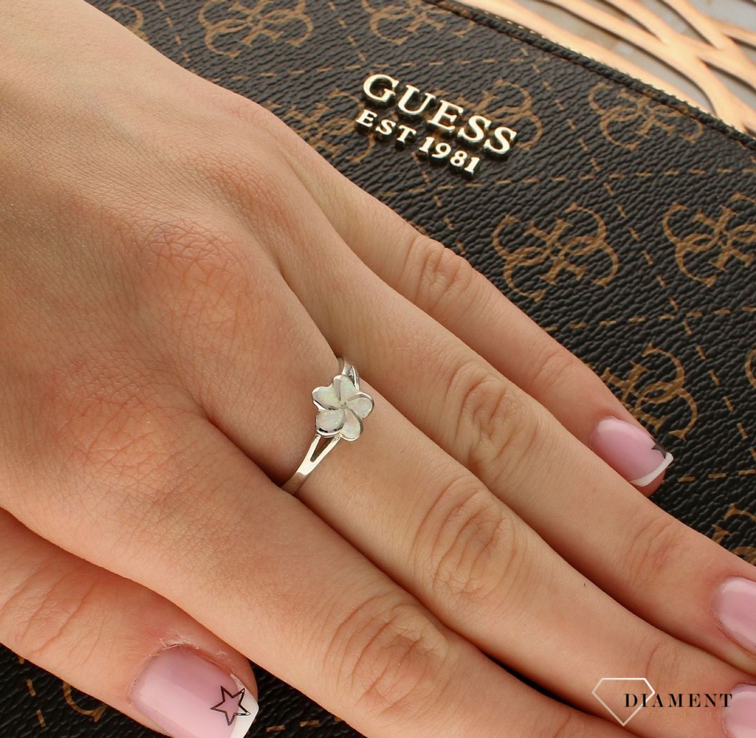 Srebrny pierścionek damski 925 kwiatek z opalem DIA-PRS-10309-925. Srebrne pierścionki na prezent dla kobiety. Srebrny pierścionek z kamieniem. Srebrny pierścionek dla kobiety. Pierścionek srebrny z opalem (1).jpg