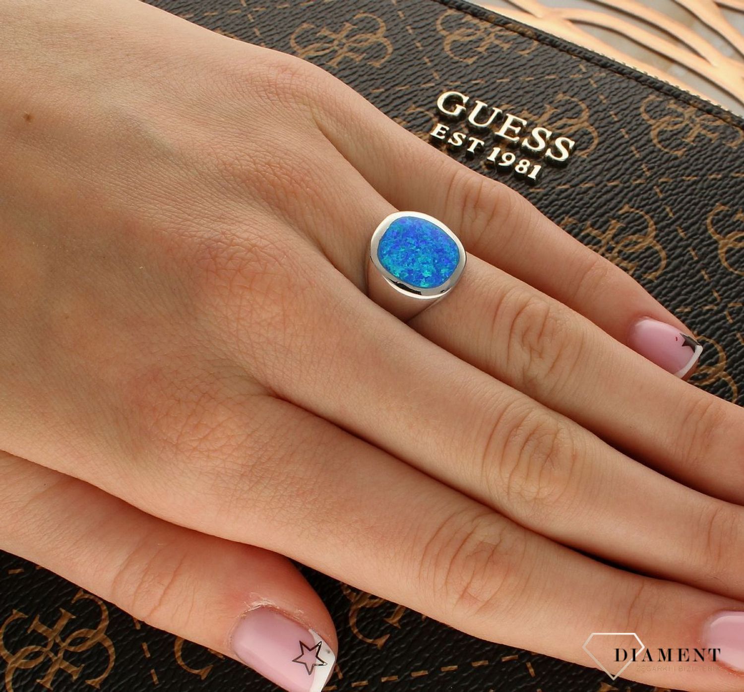 Srebrny pierścionek damski 925 sygnet z niebieskim opalem DIA-PRS-10314-925.jpg
