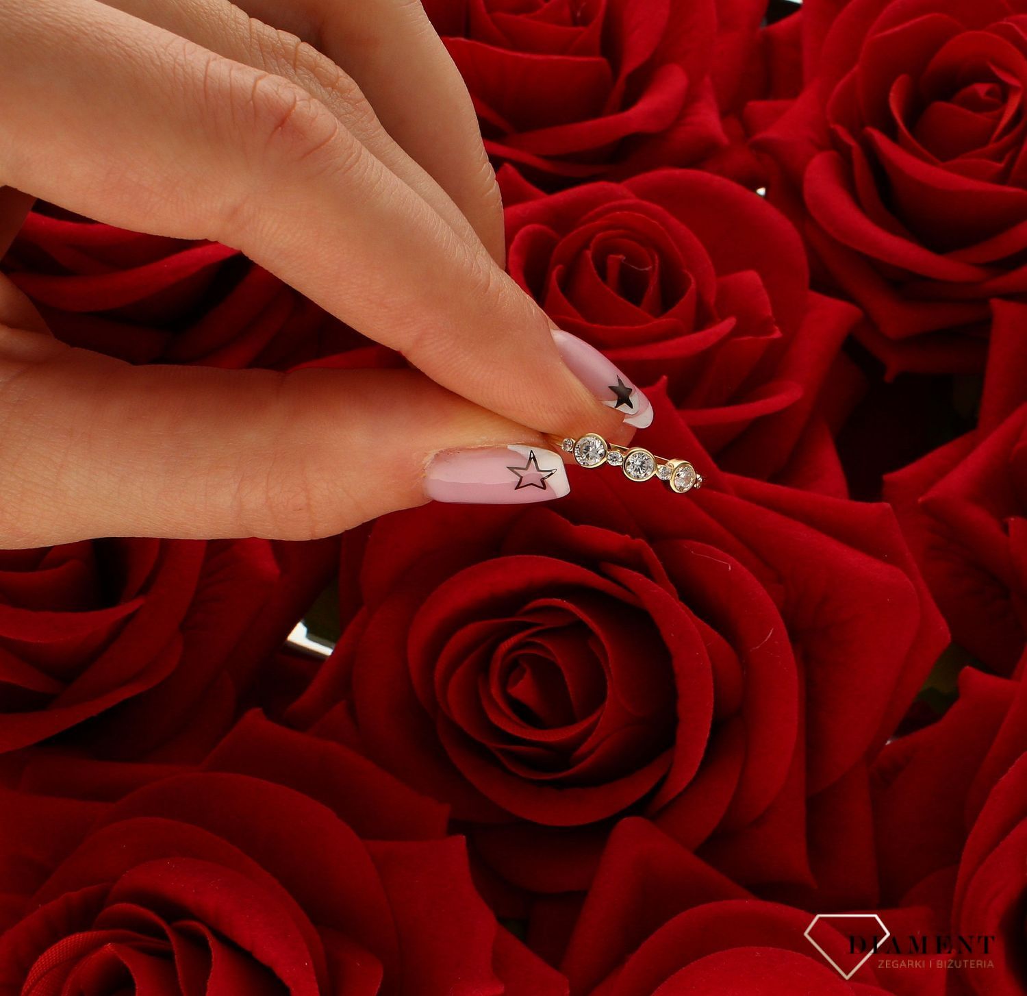 Pierścionek damski złoty Trzy białe cyrkonie 585 DIA-PRS-10392-585.jpg