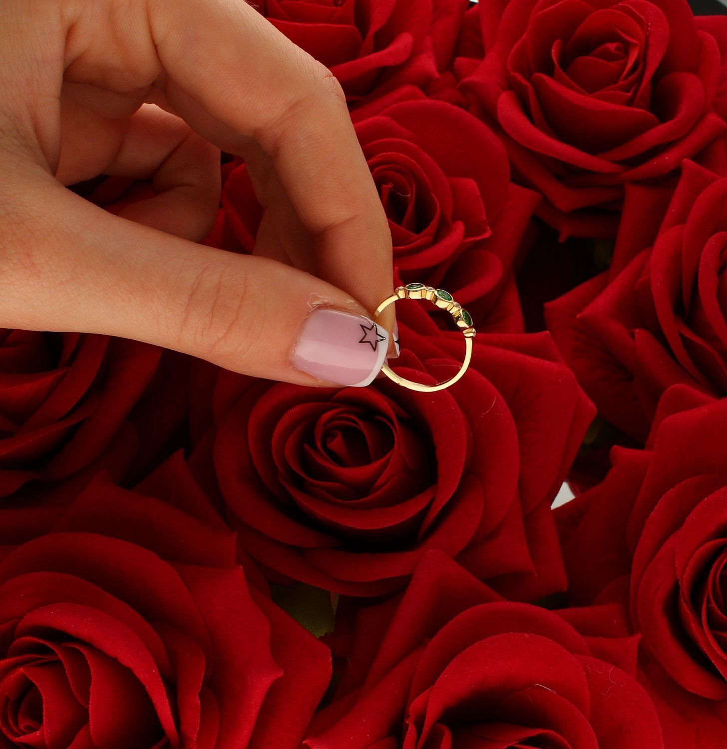 Pierścionek damski złoty Trzy jadeitowe cyrkonie 585 DIA-PRS-10394-585.jpg