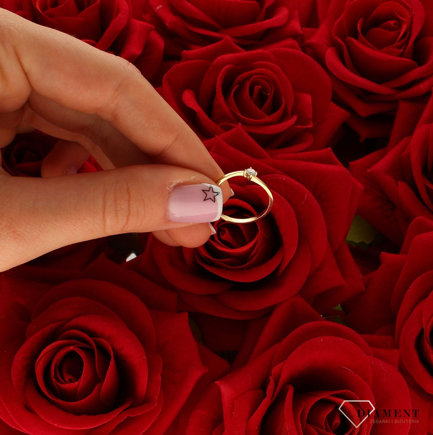 Pierścionek damski złoty Biała iskierka 585.jpg