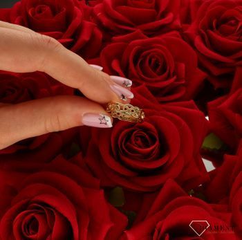 💍 Pierścionek damski złoty Pleciona obrączka 585 DIA-PRS-10398-585 Pierścionek wykonany z 14 karatowego złota. Złota biżuteria o oryginalnym wzorze, idealny pomysł na prezent. Zmysłowy złoty pierścione (3).jpg