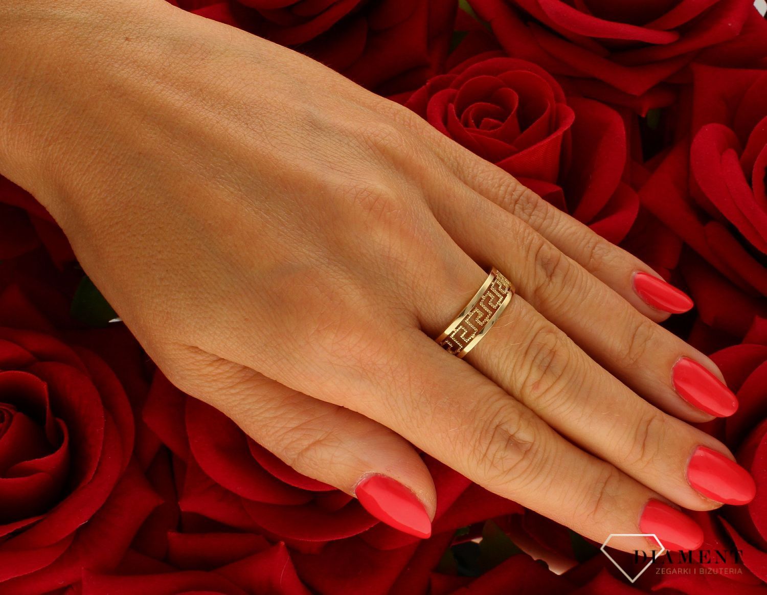 Zloty pierścionek damski o formie obrączki z wzorem Drogi Greckiej 585 DIA-PRS-10450-585 (1).jpg
