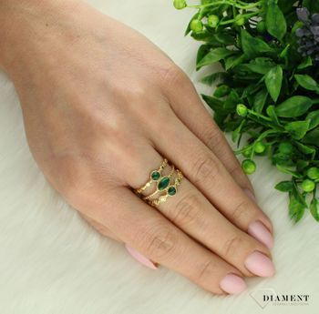 Srebrny pierścionek damski 925 pokryty złotem szeroka obrączka z malachitem rozmiar 15 DIA-PRS-10656-925. Srebrny pierścionek pozłacany damski. Srebrny pierścionek z zielonym kamieniem. Pierścionek srebrny damski na prezent.2.jpg