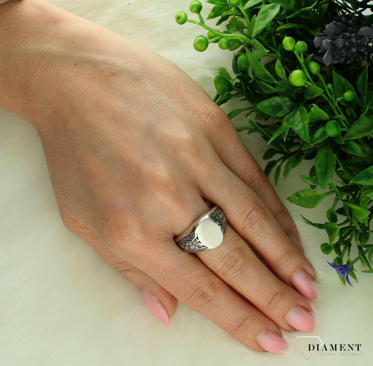Srebrny sygnet 925 sygnet o owalnym kształcie z grawerowaniem rozmiar 25 DIA-PRS-10672-925. Srebrny sygnet męski. Sygnet srebrny dla mężczyzny. Srebrny sygnet na prezent dla mężczyzny (2).jpg