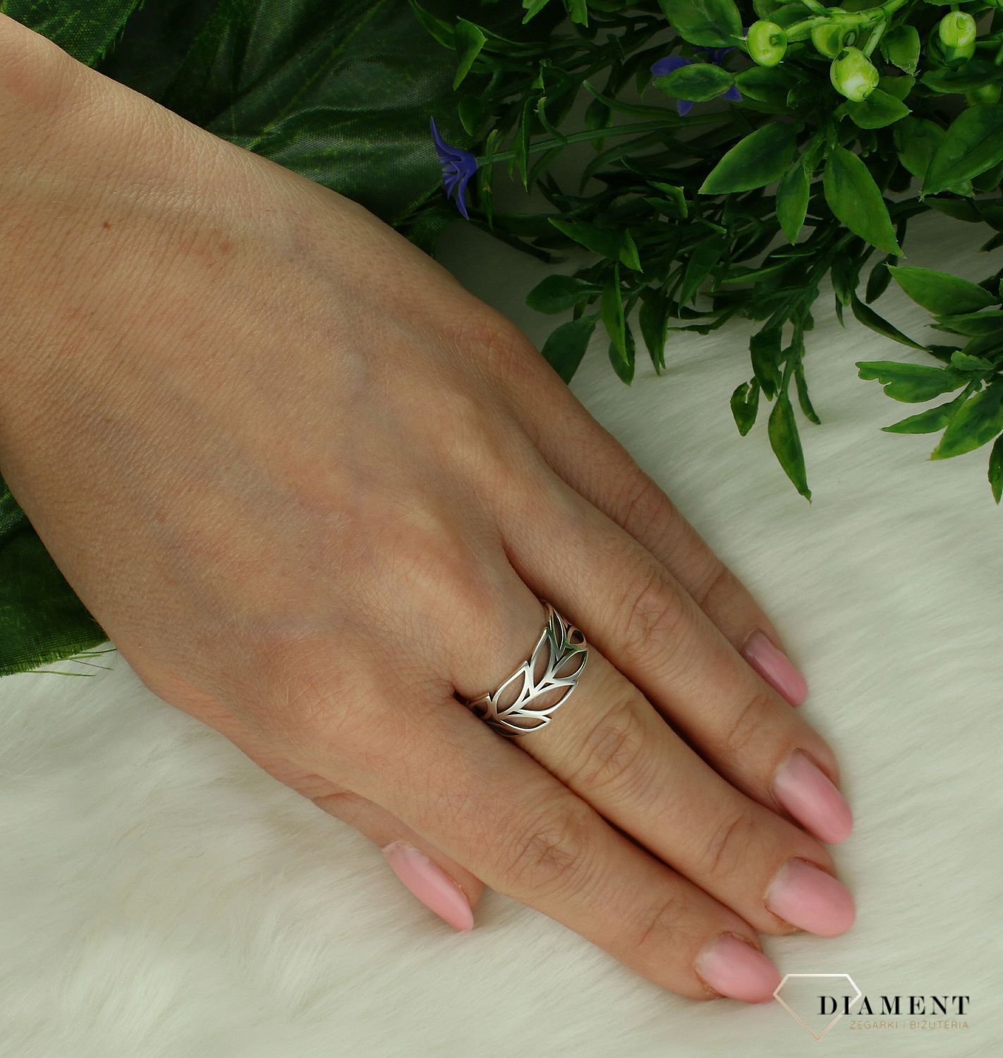 Srebrny pierścionek damski 925 obrączka listki DIA-PRS-10674-925. Srebrny pierścionek damski. Srebrny pierścionek obrączka. Srebrna obrączka damska ażurowana. Srebrny damski pierścionek idealny na prezent..jpg