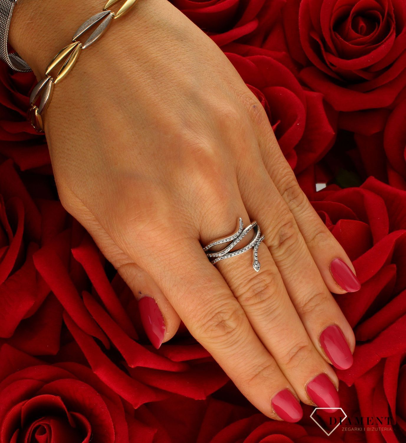 Srebrny pierścionek damski 925 motyw węża DIA-PRS-10675-925. Srebrny pierścionek damski. Srebrny pierścionek obrączka. Srebrna obrączka damska ażurowana. Srebrny damski pierścionek idealny na prezent.5.jpg