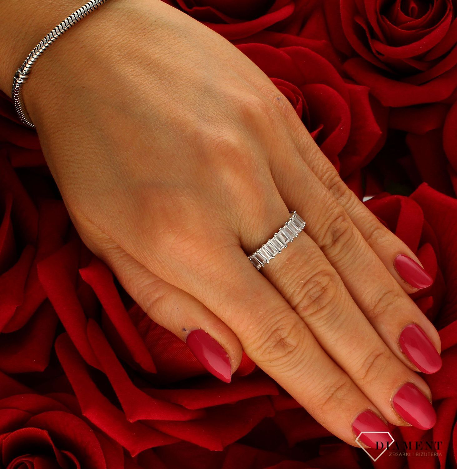 Srebrny pierścionek damski 925 szklana cyrkonia DIA-PRS-10677-925. Srebrny damski pierścionek. Pierścionek srebrny damski. Pierścionek z cyrkoniami. Pierścionek damski idealny na prezent. 8.jpg