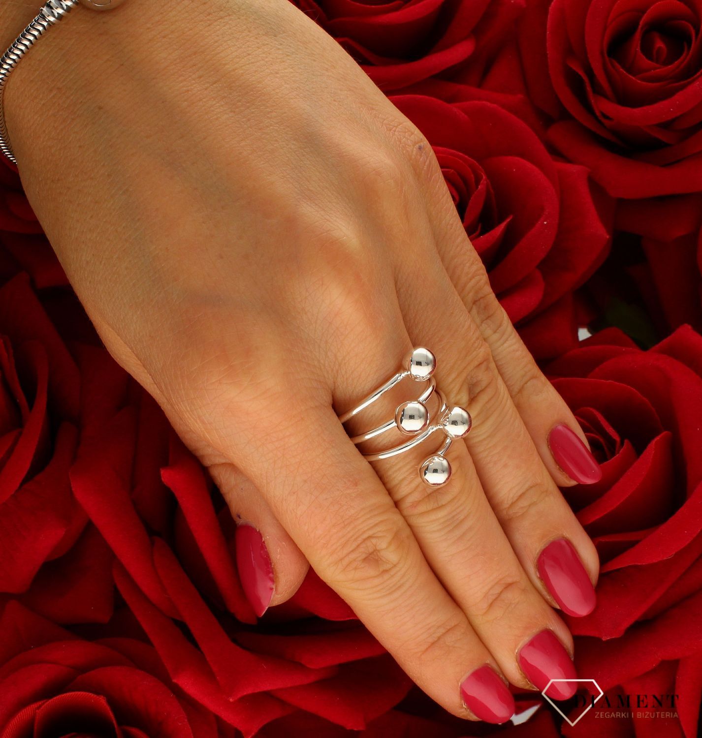 Srebrny pierścionek damski 925 potrójny z kuleczkami DIA-PRS-10680-925. Srebrny damski pierścionek. Pierścionek srebrny damski. Pierścionek z kuleczkami. Pierścionek damski idealny na prezent.5.jpg