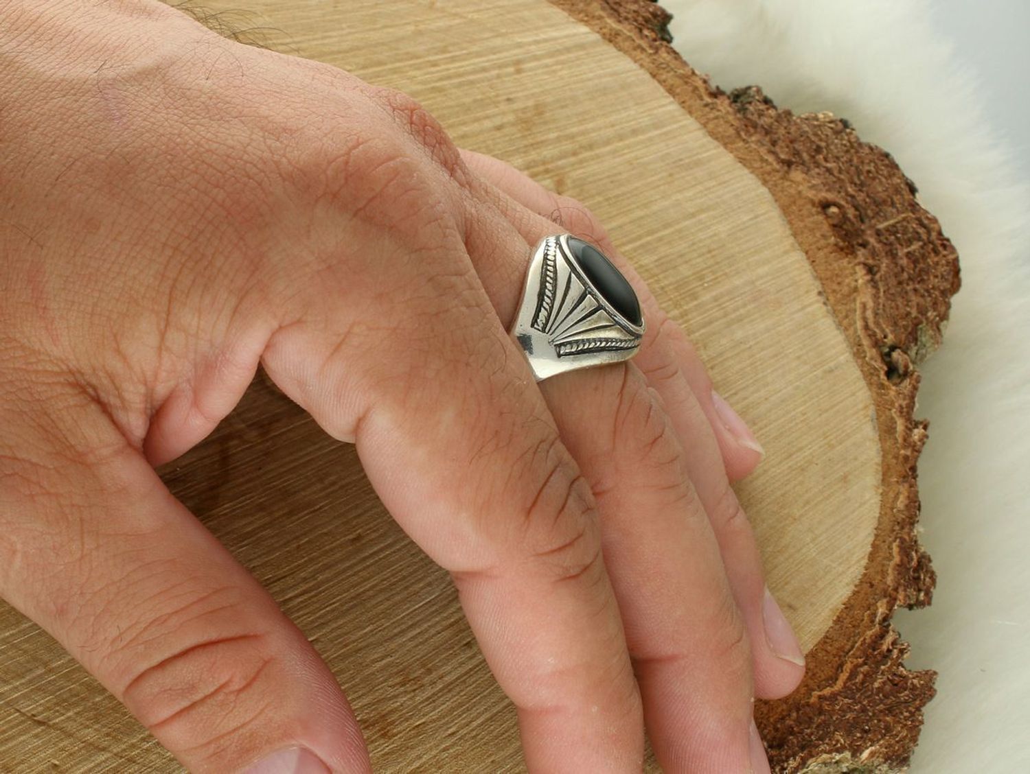 Srebrny sygnet męski 925 z czarnym kamieniem DIA-PRS-10681-925.jpg