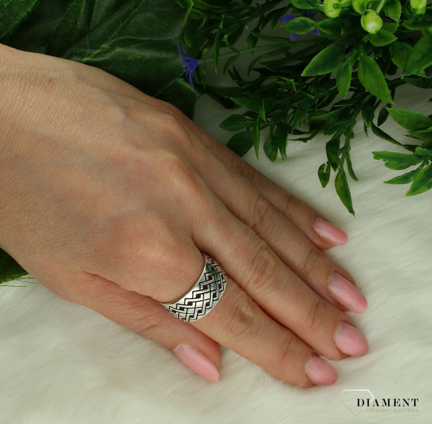 Srebrny pierścionek damski 925 obrączka z ażurowym wzorem DIA-PRS-10686-925. Srebrny pierścionek damski. Srebrny pierścionek obrączka. Srebrna obrączka damska ażurowana. Srebrny damski pierścionek idealny na prezent..jpg