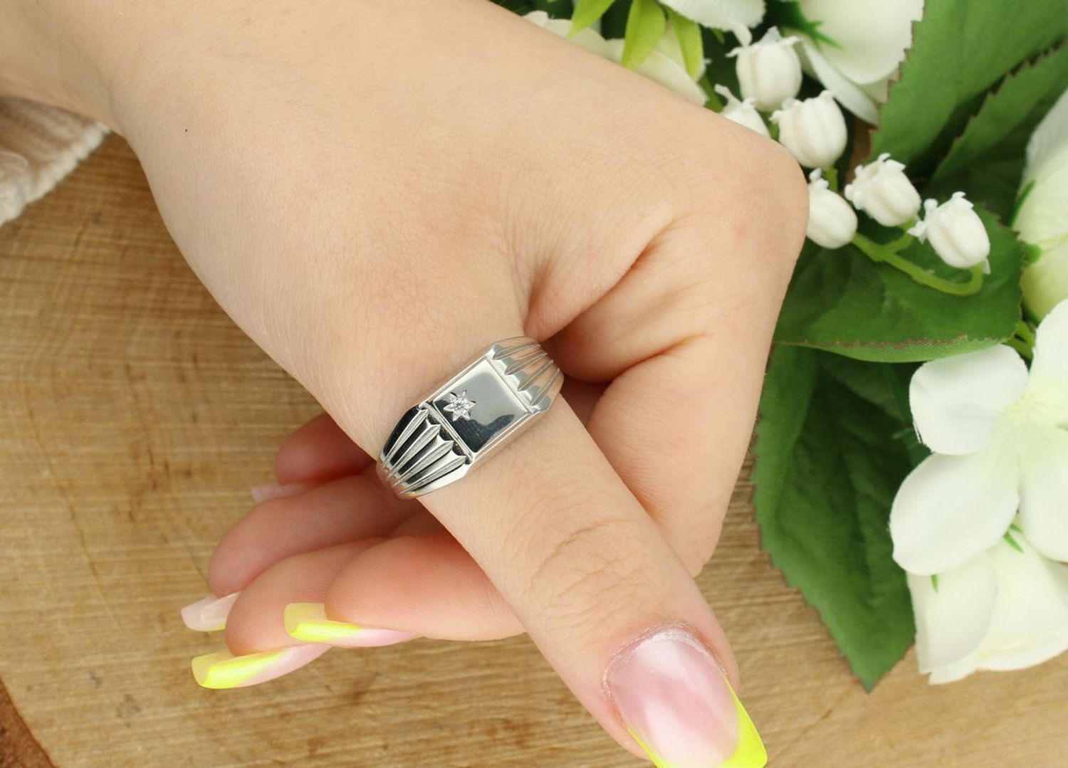 Srebrny sygnet męski 925 z gwiazdką DIA-PRS-10691-925.jpg