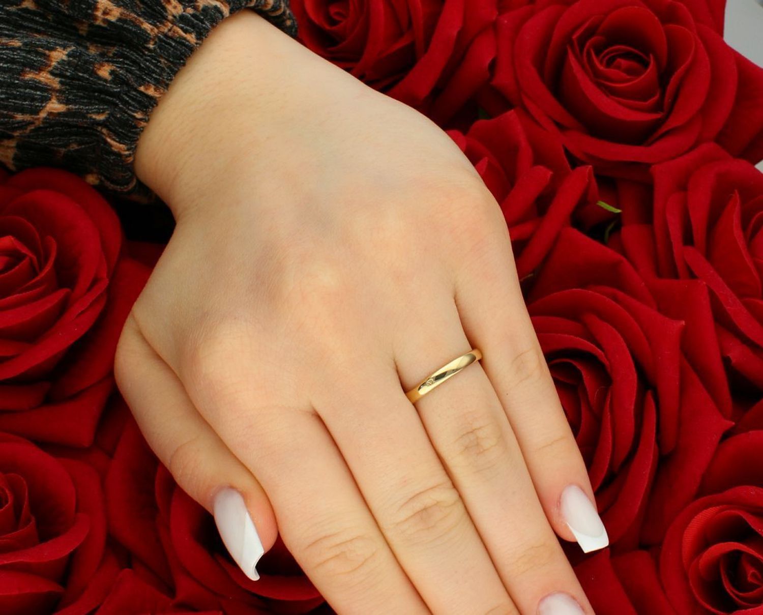 Złoty pierścionek ozdobiony ażurowym wzorem próba 585 rozmiar 18, DIA-PRS-11001-585. Ten wyjątkowy złoty pierścionek, wykonany z wysokiej jakości złota próby 585, wyróżnia się niezwykłym, 1.jpg