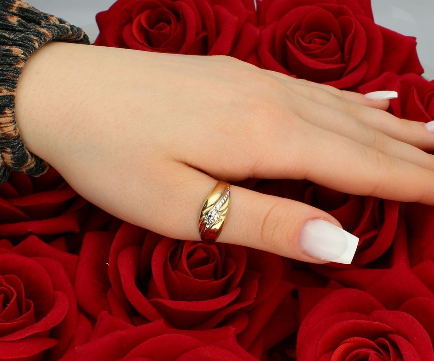 Złoty pierścionek ozdobiony dodatkiem z białego złota próba 585 rozmiar 27, DIA-PRS-11061-585. Elegancki pierścionek próby 585, ozdobiony subtelnym dodatkiem z białego złota. Doskonały 1.jpg