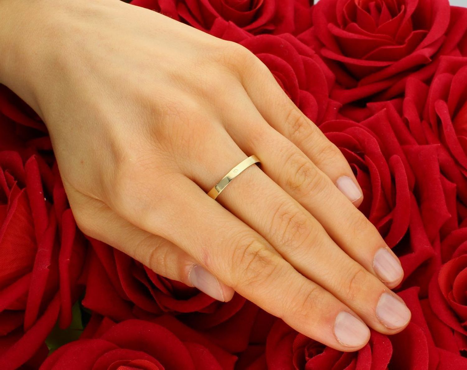 Złoty pierścionek zdobiony z dodatkiem białego złota próba 585, rozmiar 27 DIA-PRS-11062-585. Złoty pierścionek z dodatkiem białego złota to elegancka i ponadczasowa biżuteria, która łączy 1.jpg