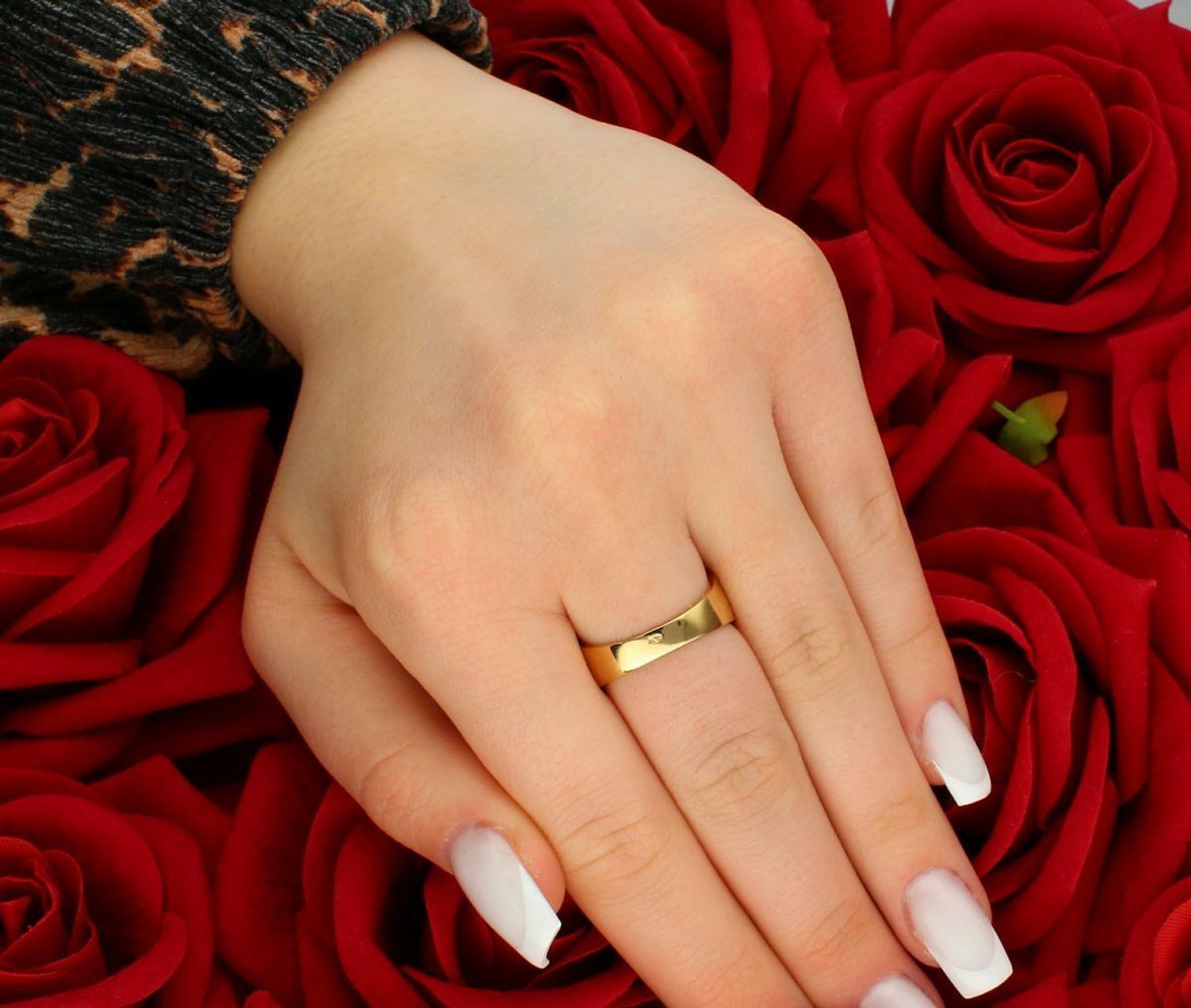 Złoty pierścionek obrączka z pierścionkiem zaręczynowym próba 585, DIA-PRS-11084-585. Złoty pierścionek przypominający obrączkę z 1.jpg