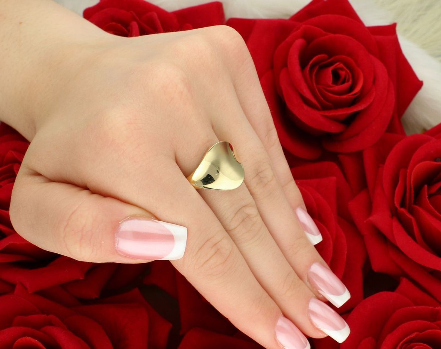 Złoty pierścionek damski o geometrycznym wzorze, próba 585, rozmiar 17. Wyróżnij się oryginalnym dodatkiem – model DIA-PRS-11088-585 z szeroką szyną i dużym elementem ozdobnym.1.jpg