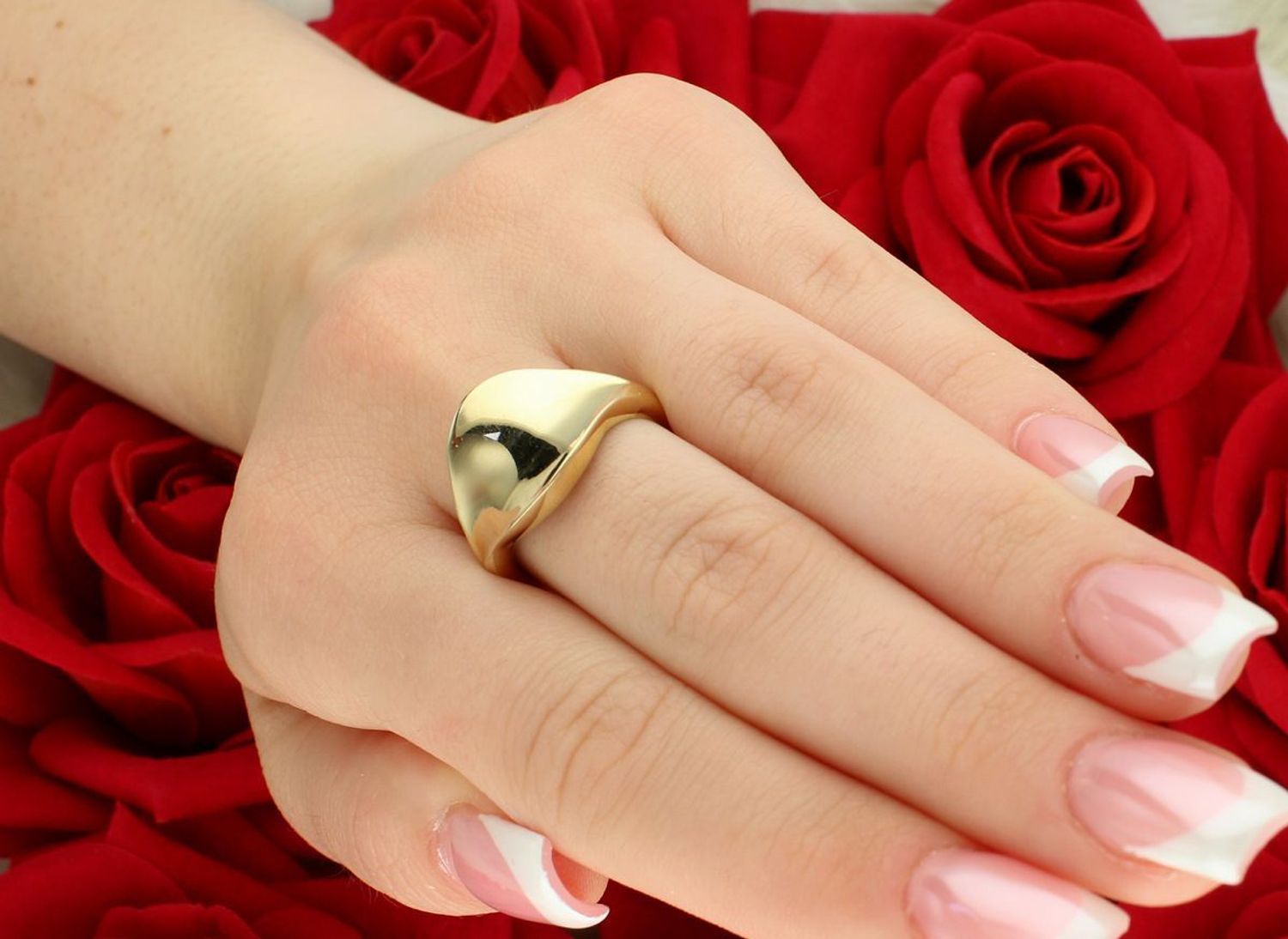 Złoty pierścionek damski o geometrycznym wzorze, próba 585, rozmiar 17. Wyróżnij się oryginalnym dodatkiem – model DIA-PRS-11088-585 z szeroką szyną i dużym elementem ozdobnym.1.jpg