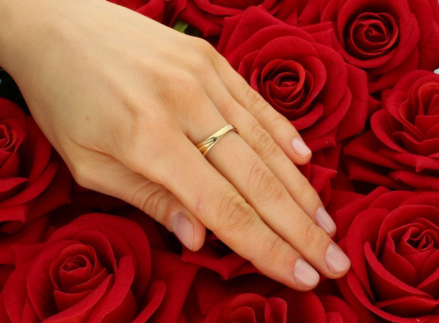 Złoty pierścionek ozdobiony gładkimi elementami próba 585, DIA-PRS-11092-585.jpg